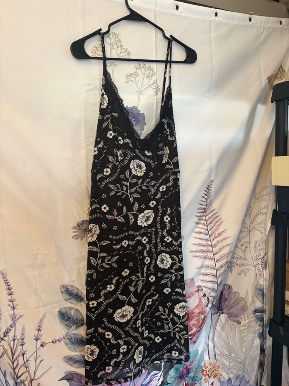 Wallflower Black Paisley-Print Slip Top